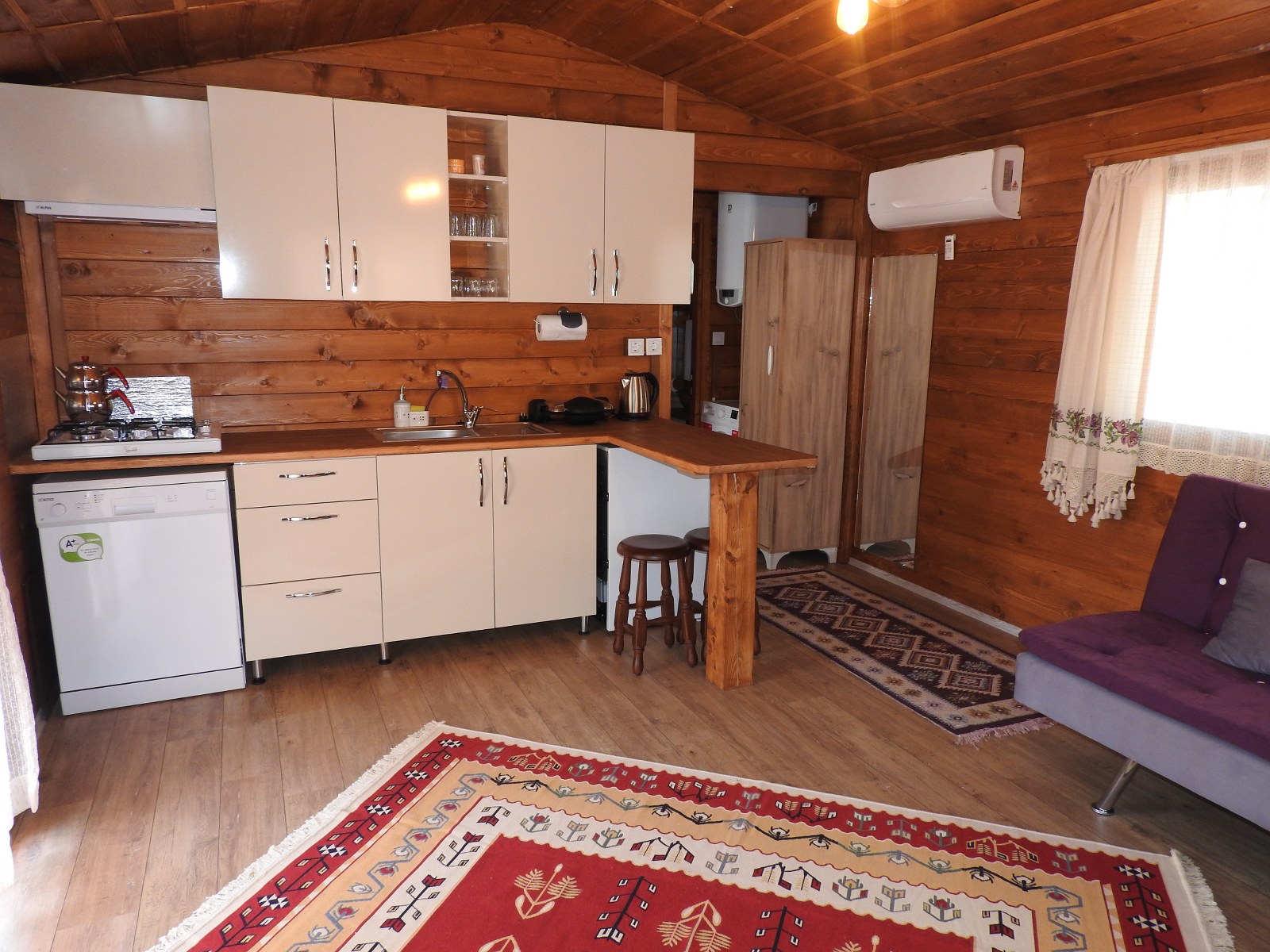 Defne Wood Home photo 3